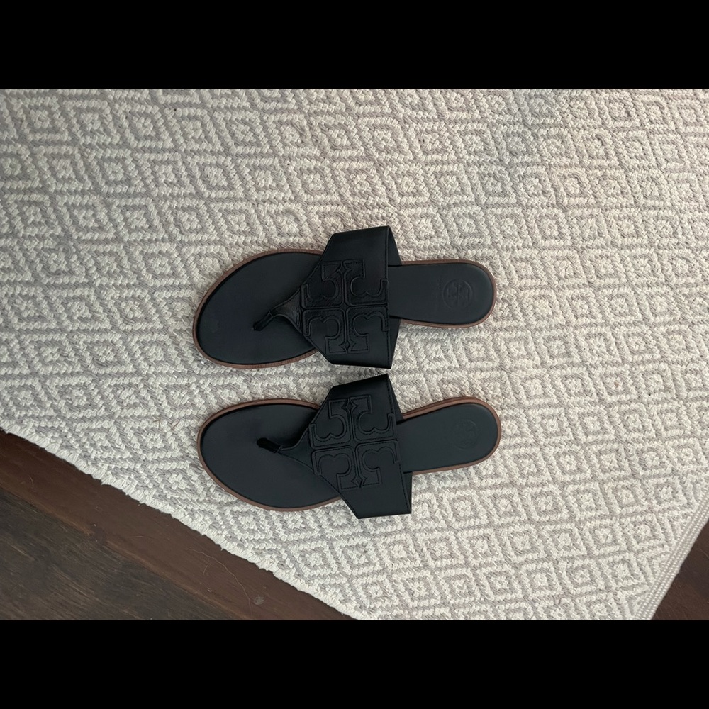 Black Leather 7.5 Tory Burch Sandals- LIKE NEW